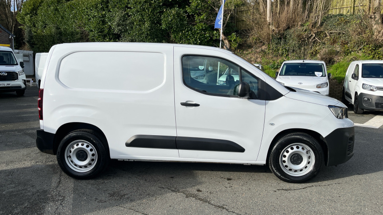 Peugeot Partner E-Standard 800 100kW 50kWh Professional Premium + Van Auto